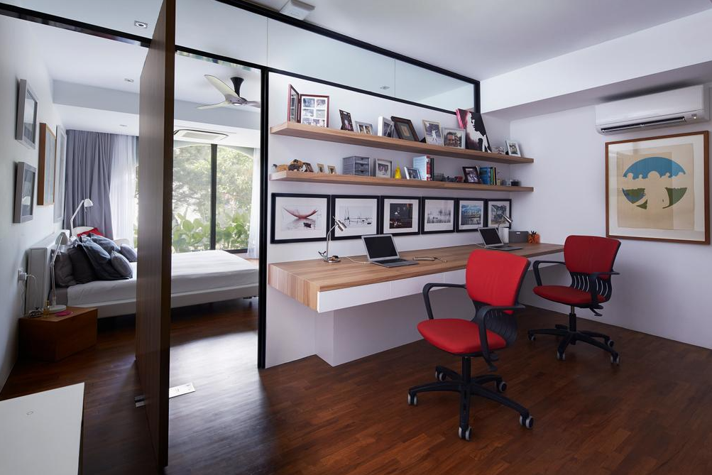 Desain interior kamar tidur dengan ruang kerja
