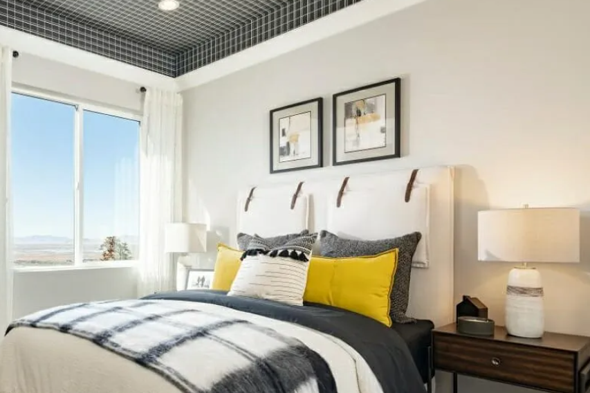 Desain interior kontemporer untuk luasan kamar tidur yang sempit