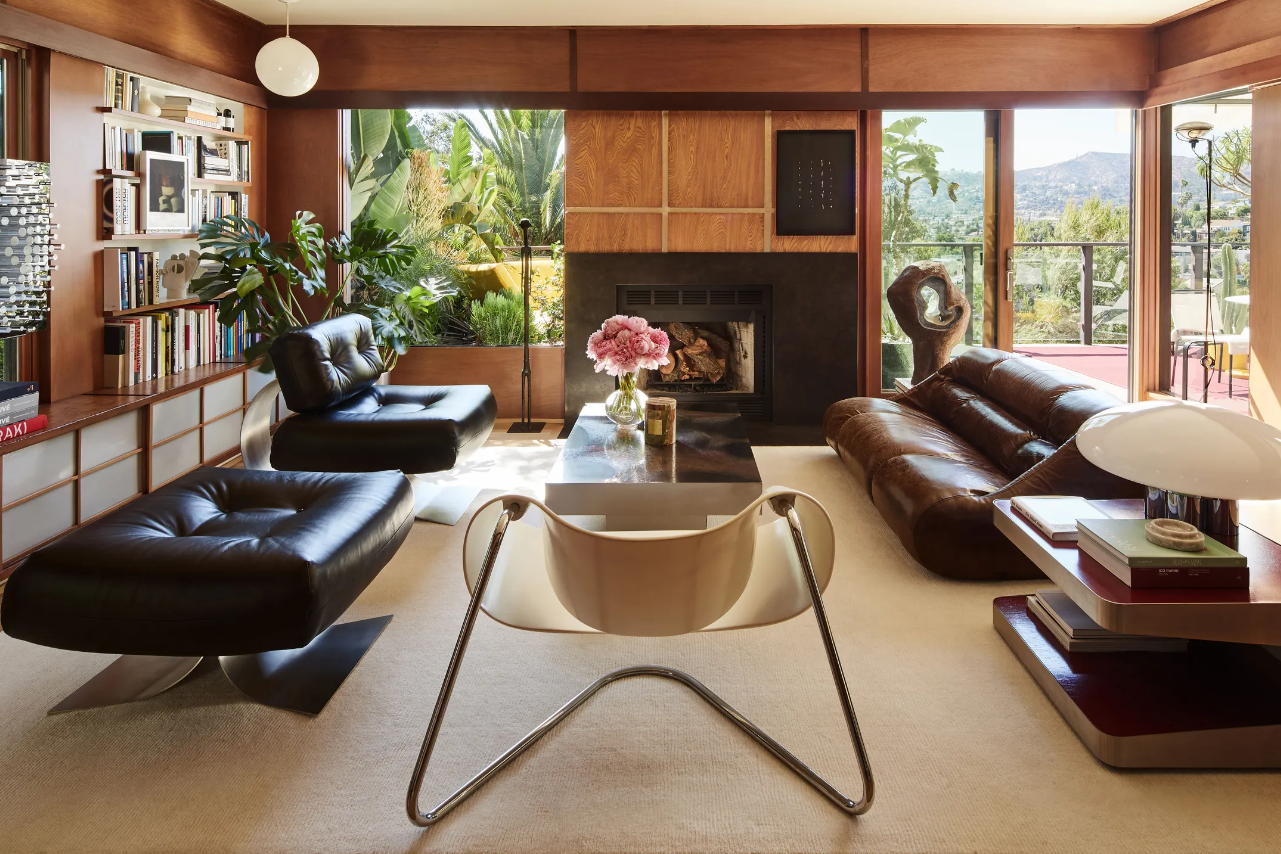 Interior Rumah Mid Century Modern